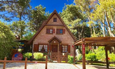 Complejo de dúplex - 8 Dormitorios 8 Baños 6 Cocheras - 675Mts2 - Mar Azul