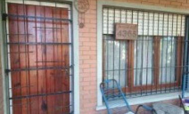 Casa en venta - 2 Dormitorios 1 Baño - Cocheras - San Clemente