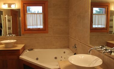 Casa en venta - 6 Dormitorios 7 Baños 2 Cocheras - 3098Mts2 - San Martín de Los Andes