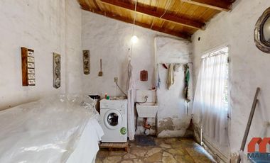 Casa en venta en Villa Adelina - 6 amb apta 2 familias c/jardín, patio y terraza.