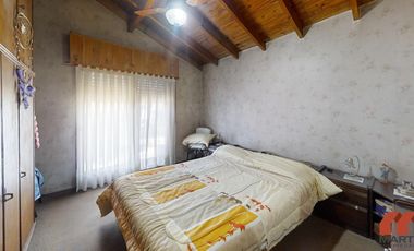 Casa en venta en Villa Adelina - 6 amb apta 2 familias c/jardín, patio y terraza.