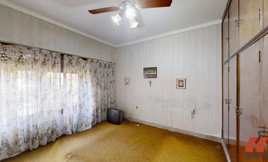 Casa en venta en Villa Adelina - 6 amb apta 2 familias c/jardín, patio y terraza.