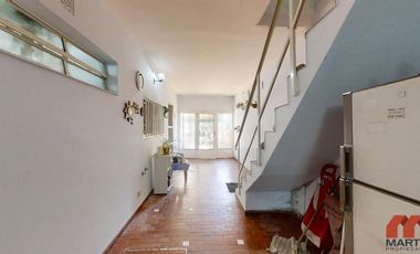 Casa en venta en Villa Adelina - 6 amb apta 2 familias c/jardín, patio y terraza.