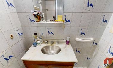 Casa en venta en Villa Adelina - 6 amb apta 2 familias c/jardín, patio y terraza.