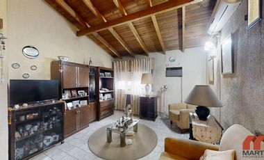 Casa en venta en Villa Adelina - 6 amb apta 2 familias c/jardín, patio y terraza.