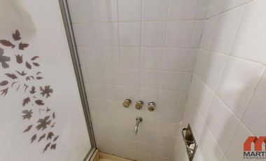 Casa en venta en Villa Adelina - 6 amb apta 2 familias c/jardín, patio y terraza.