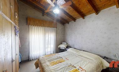 Casa en venta en Villa Adelina - 6 amb apta 2 familias c/jardín, patio y terraza.