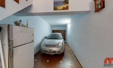 Casa en venta en Villa Adelina - 6 amb apta 2 familias c/jardín, patio y terraza.