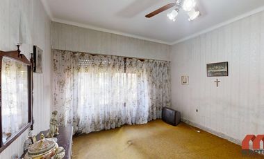 Casa en venta en Villa Adelina - 6 amb apta 2 familias c/jardín, patio y terraza.