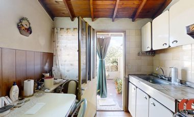 Casa en venta en Villa Adelina - 6 amb apta 2 familias c/jardín, patio y terraza.
