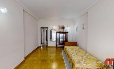 Casa en venta en Villa Adelina - 6 amb apta 2 familias c/jardín, patio y terraza.