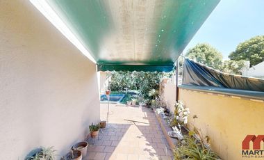 Casa en venta en Villa Adelina - 6 amb apta 2 familias c/jardín, patio y terraza.