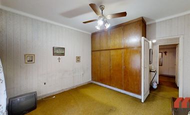 Casa en venta en Villa Adelina - 6 amb apta 2 familias c/jardín, patio y terraza.