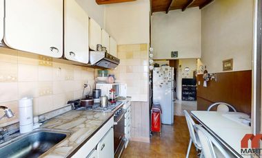 Casa en venta en Villa Adelina - 6 amb apta 2 familias c/jardín, patio y terraza.