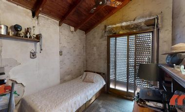 Casa en venta en Villa Adelina - 6 amb apta 2 familias c/jardín, patio y terraza.