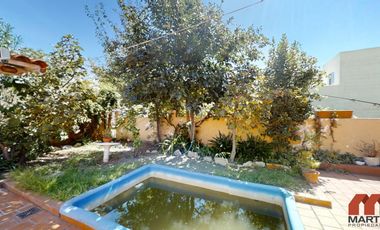 Casa en venta en Villa Adelina - 6 amb apta 2 familias c/jardín, patio y terraza.