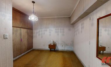 Casa en venta en Villa Adelina - 6 amb apta 2 familias c/jardín, patio y terraza.