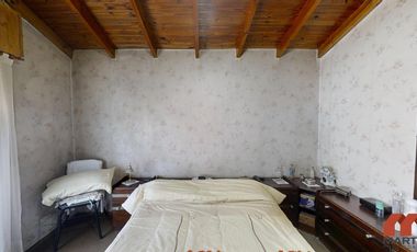 Casa en venta en Villa Adelina - 6 amb apta 2 familias c/jardín, patio y terraza.