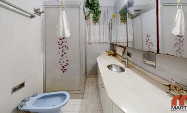 Casa en venta en Villa Adelina - 6 amb apta 2 familias c/jardín, patio y terraza.