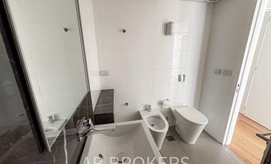 Venta 3 ambientes CON RENTA en Complejo al Rio. Vista Parcial al Rio. Cochera