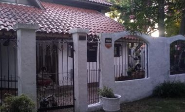 Casa en venta - 4 Dormitorios 3 Baños - 230mts2 - Mar Del Plata