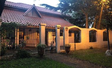 Casa en venta - 4 Dormitorios 3 Baños - 230mts2 - Mar Del Plata