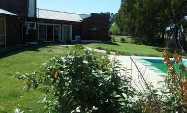 Casa en venta - 2 Dormitorios 2 Baños 1 Cochera - 800Mts2 - Bahía Blanca