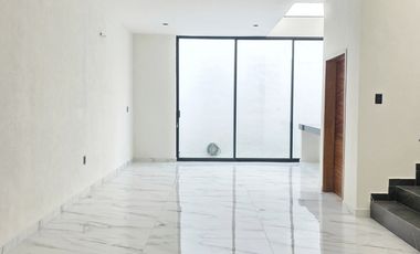 Venta de Casa de 2 Recámaras en el Coto Privado con alberca Mina de Oro