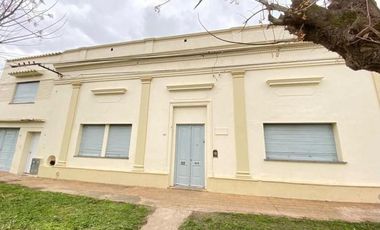 Casa en venta - 4 Dormitorios 3 Baños - Cochera - 388Mts2 - Villa Ramallo