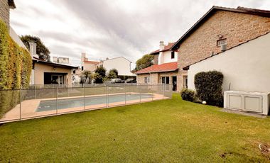 Venta casa chalet 5 ambientes zona playa grande cochera doble