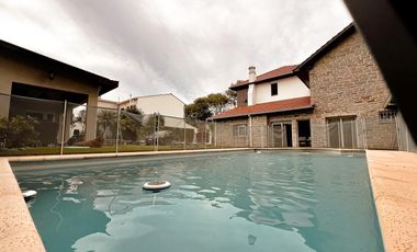 Venta casa chalet 5 ambientes zona playa grande cochera doble