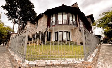 Venta casa chalet 5 ambientes zona playa grande cochera doble