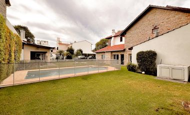 Venta casa chalet 5 ambientes zona playa grande cochera doble