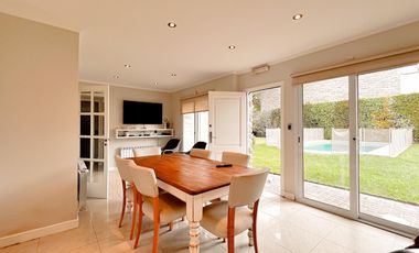 Venta casa chalet 5 ambientes zona playa grande cochera doble