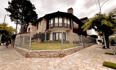 Venta casa chalet 5 ambientes zona playa grande cochera doble