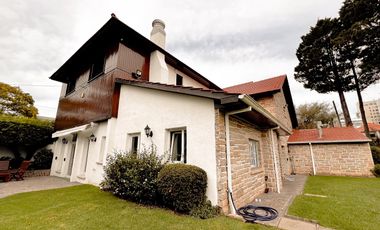 Venta casa chalet 5 ambientes zona playa grande cochera doble