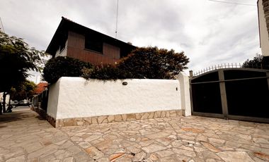 Venta casa chalet 5 ambientes zona playa grande cochera doble