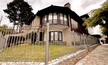 Venta casa chalet 5 ambientes zona playa grande cochera doble