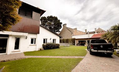 Venta casa chalet 5 ambientes zona playa grande cochera doble