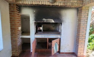 Casa en venta - 2 Dormitorios 1 Baño - 900Mts2 - Villa Elisa, La Plata