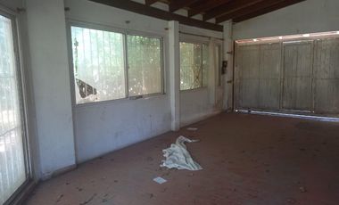 Casa en venta - 2 Dormitorios 1 Baño - 900Mts2 - Villa Elisa, La Plata