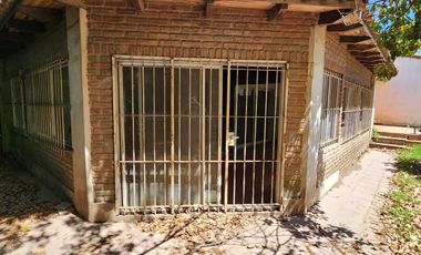 Casa en venta - 2 Dormitorios 1 Baño - 900Mts2 - Villa Elisa, La Plata