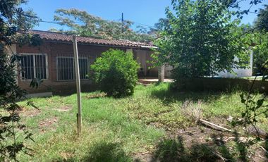 Casa en venta - 2 Dormitorios 1 Baño - 900Mts2 - Villa Elisa, La Plata