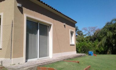 Casa en venta - 3 Dormitorios 4 Baños 4 Cocheras - 550Mts2 - Villa Elisa [FINANCIADA]