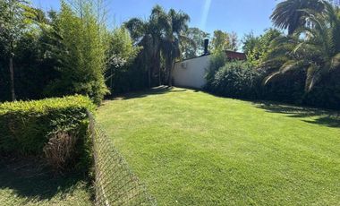 Casa en venta - 3 Dormitorios 4 Baños 4 Cocheras - 550Mts2 - Villa Elisa [FINANCIADA]