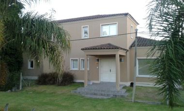 Casa en venta - 3 Dormitorios 4 Baños 4 Cocheras - 550Mts2 - Villa Elisa [FINANCIADA]