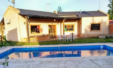 Casa en venta - 3 Dormitorios 1 Baño - 600mts2 - Lobos