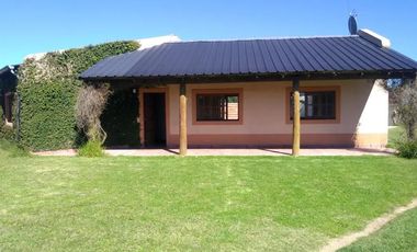 Casa en venta - 3 Dormitorios 1 Baño - 600mts2 - Lobos