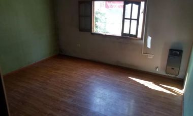 Casa en venta - 3 Dormitorios 1 Baño - 600mts2 - Lobos