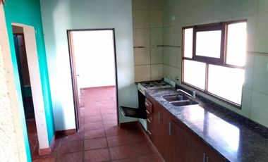 Casa en venta - 3 Dormitorios 1 Baño - 600mts2 - Lobos